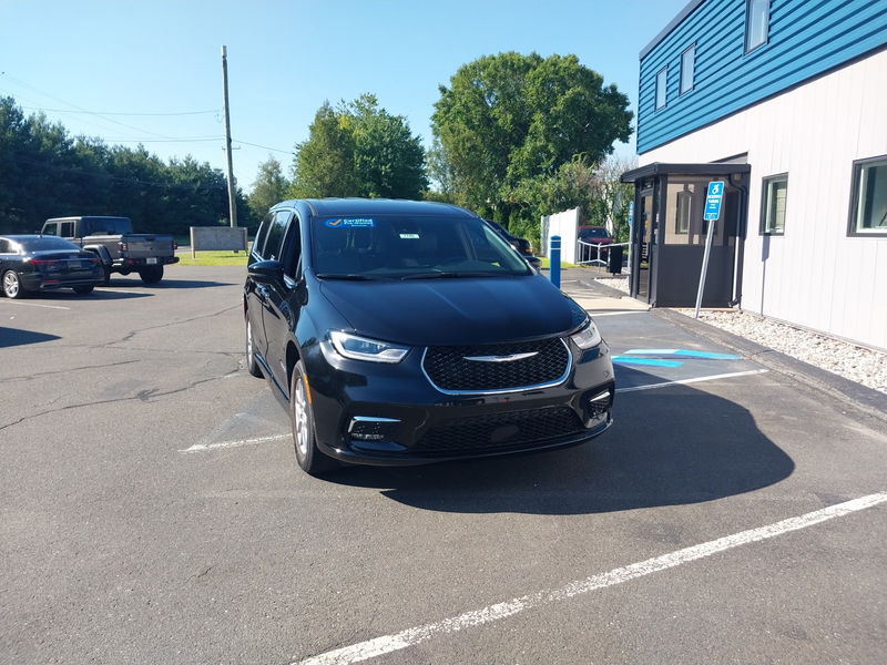 Used 2025 Chrysler Pacifica
